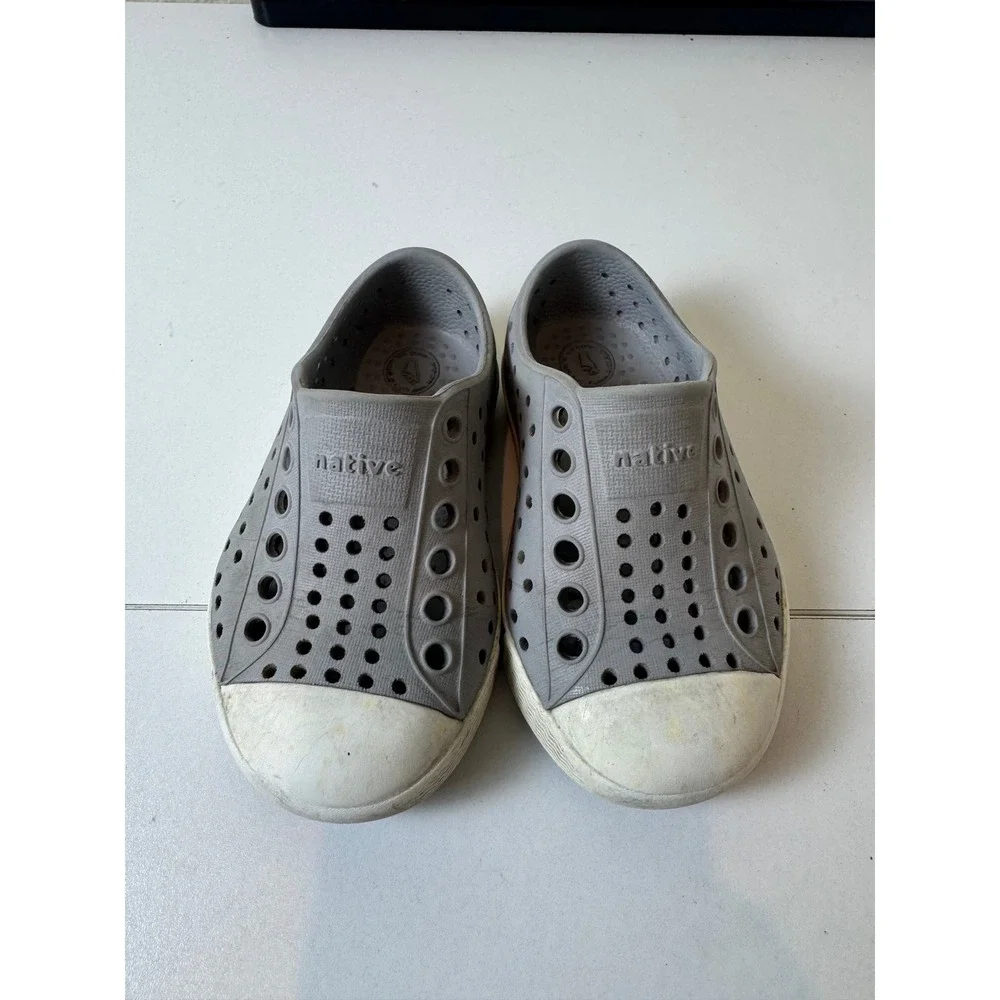 Native Jefferson Slip On Shoes Kids Size‎ 5 Gray Sandals Lightweight Minimalist
